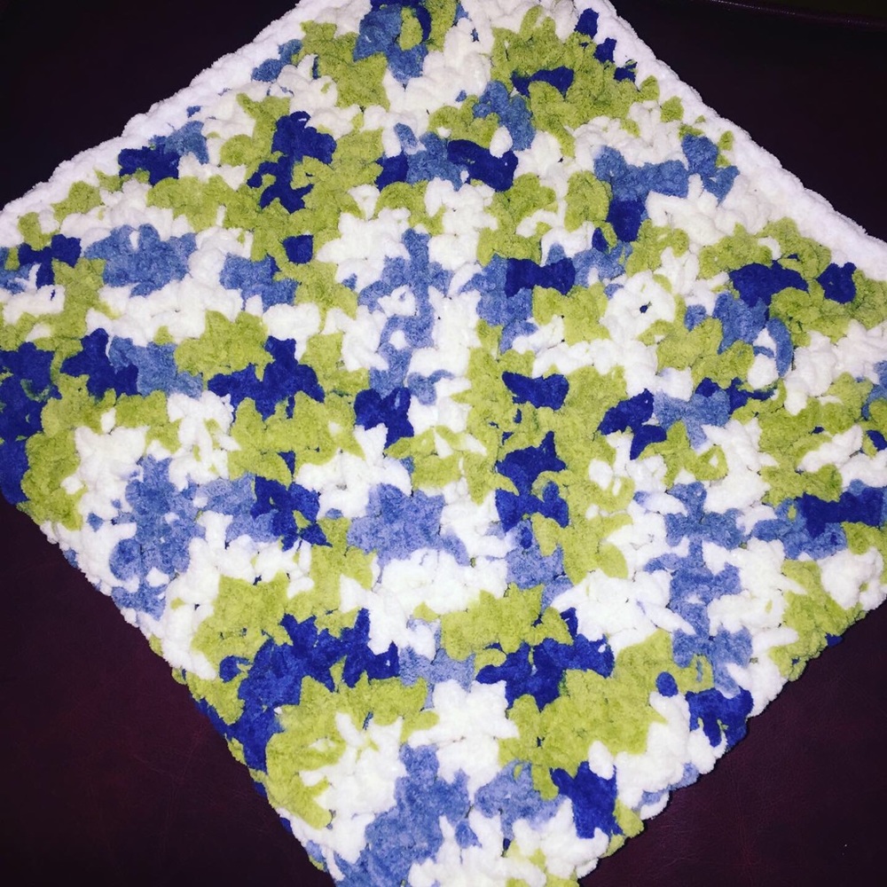 Crochet chunky baby blanket and hat.